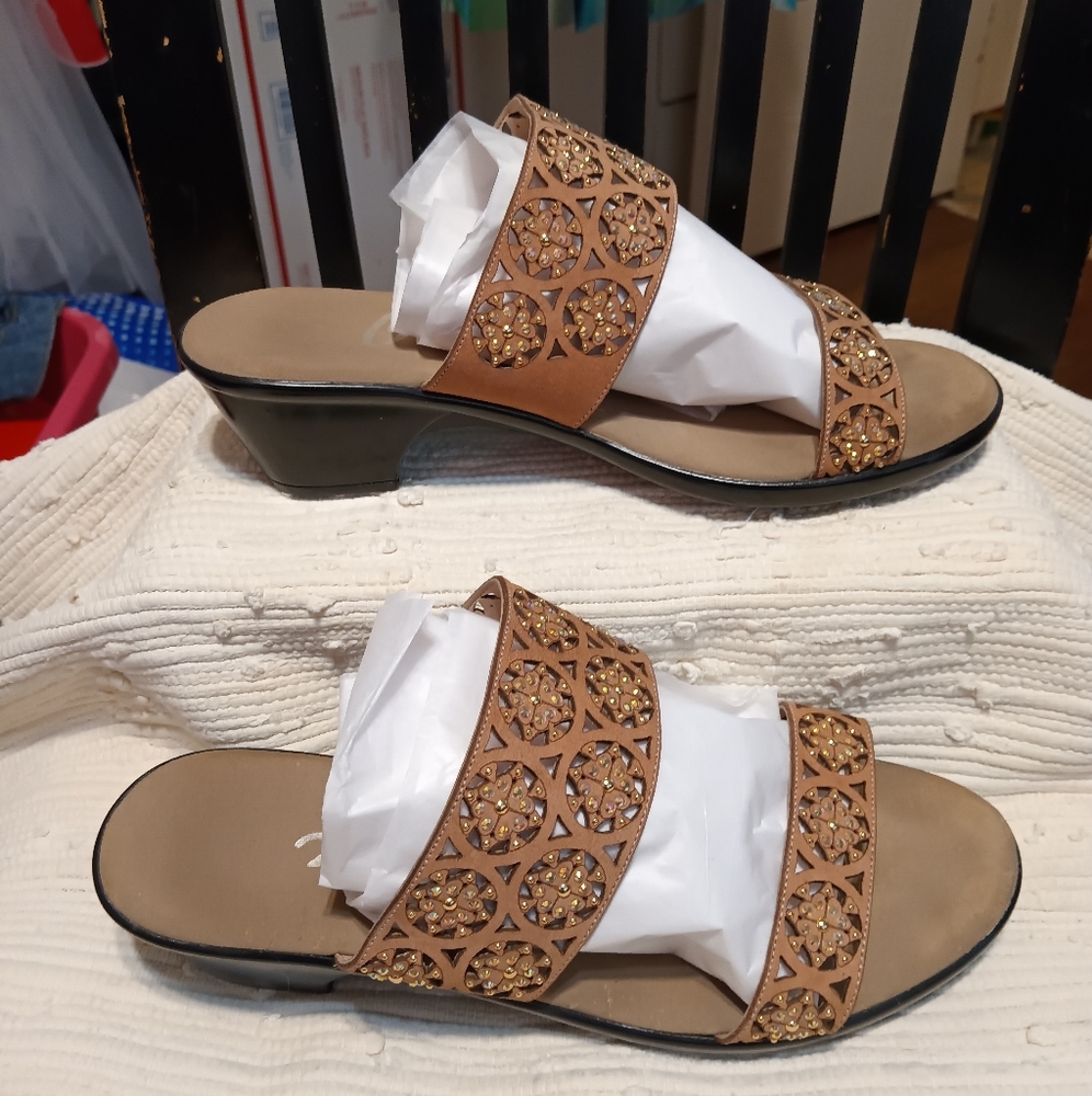 Onex* slip on sandals Sz10 slightly used